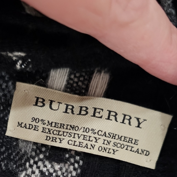 Burberry cashmere & Merino wool black and ivory oversized scarf - Picture 4 of 5